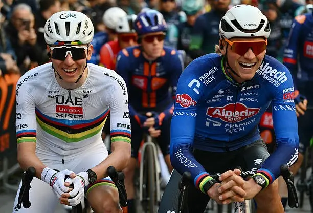 Tadej Pogacar y Bernard Hinault ri&eacute;ndose