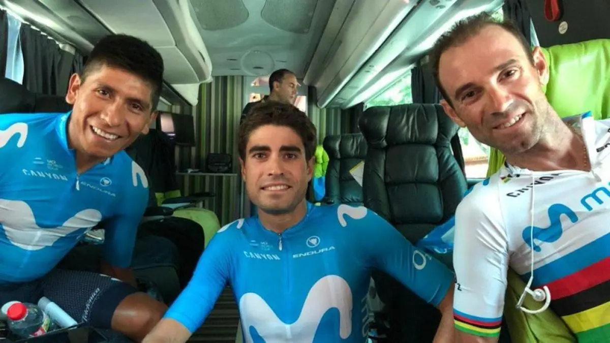 Nairo Quintana, Mikel Landa y Alejandro Valverde en el autob&uacute;s del Movistar