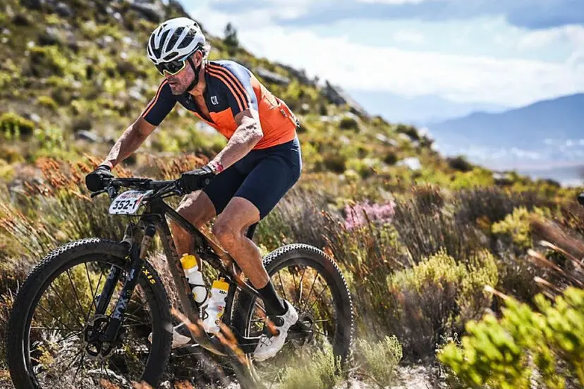 Luis Enrique compitiendo en una prueba de MTB