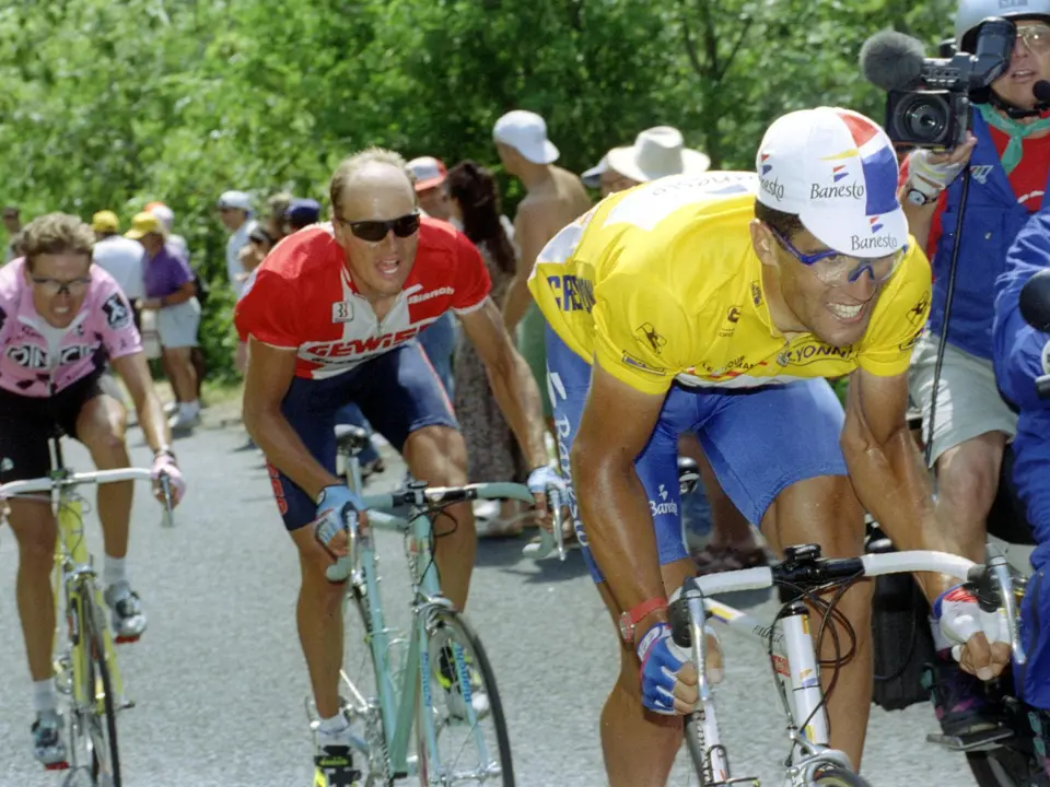 Miguel Indur&aacute;in, Bjarne Riis y Alex Zulle