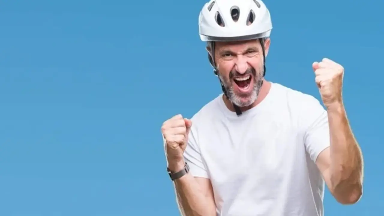 ciclista gritando