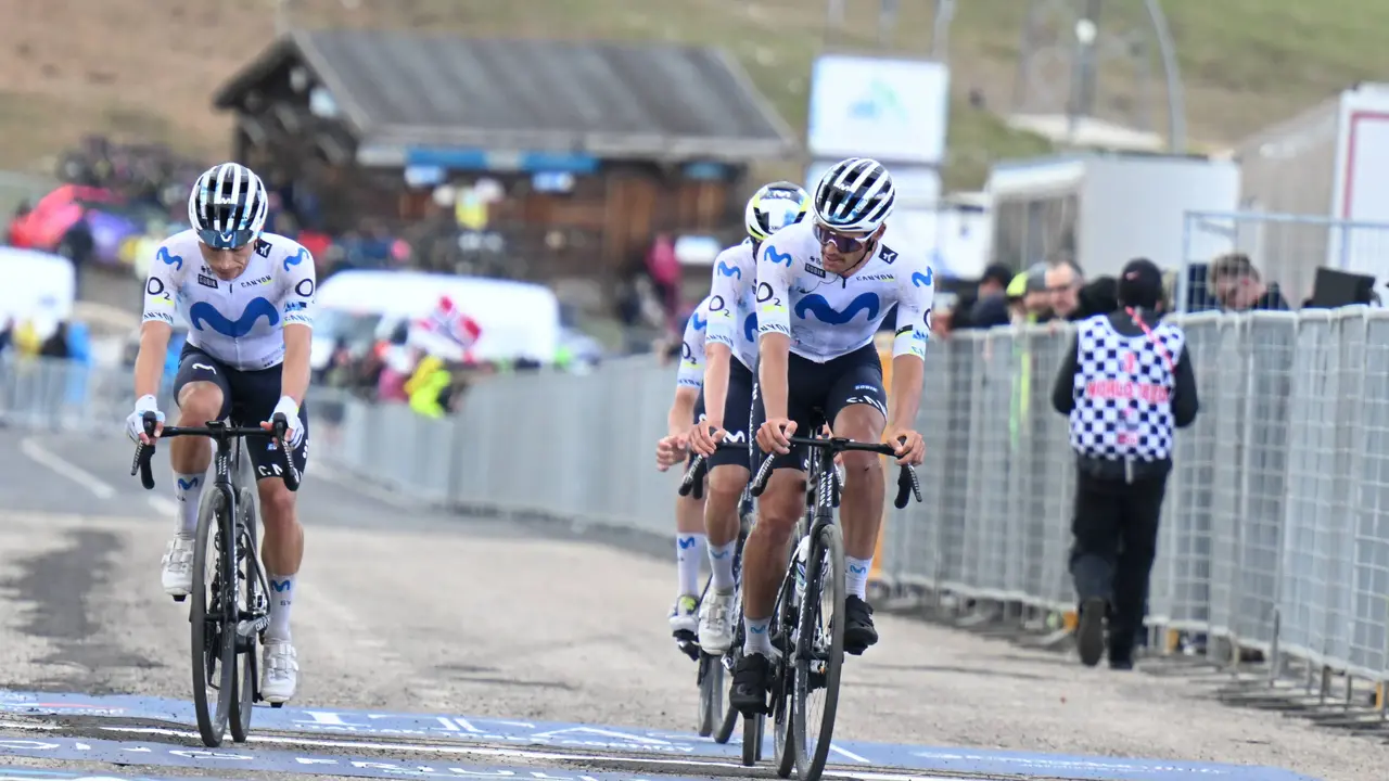 Enric Mas y Javier Romo en el Giro de Italia de 2026
