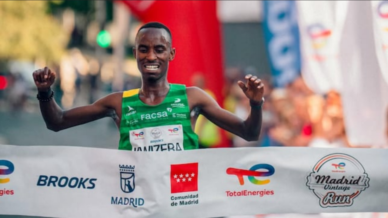 Rodrigue Kwizera cruza la meta de la Madrid Vintange Run 2026