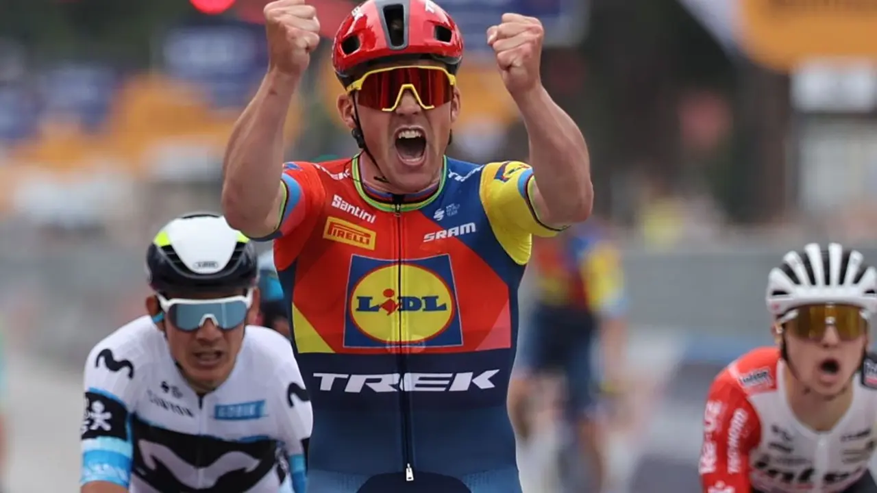 Mads Pedersen festaje una victoria
