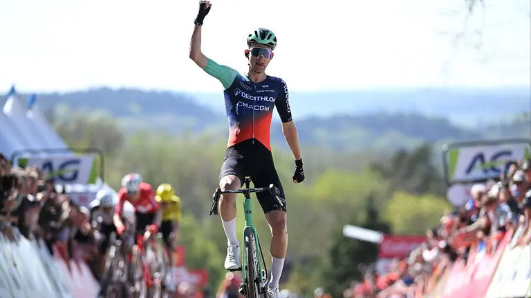 Paul Seixas se lleva el triunfo en la Flecha Valona en el m&iacute;tico Muro de Huy.