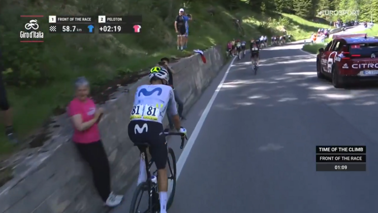 Enric Mas se queda descolgado en el Passo Giau en la 19&ordf; etapa del Giro de Italia