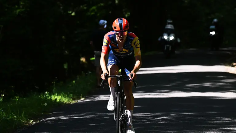 Juan Ayuso en la ascensi&oacute;n a Grand Colombier
