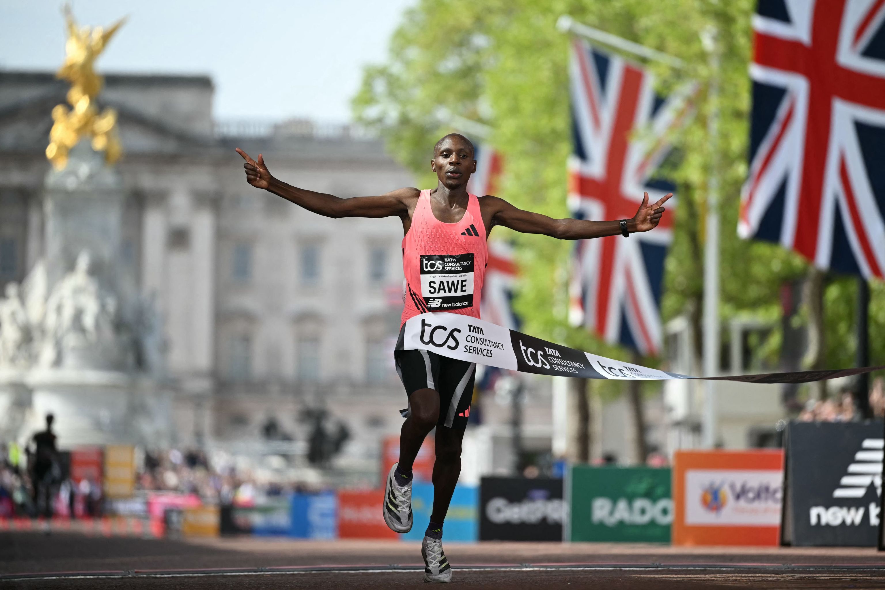 Sabastian Sawe bajando de las dos horas en el Maratón de Londres 2026