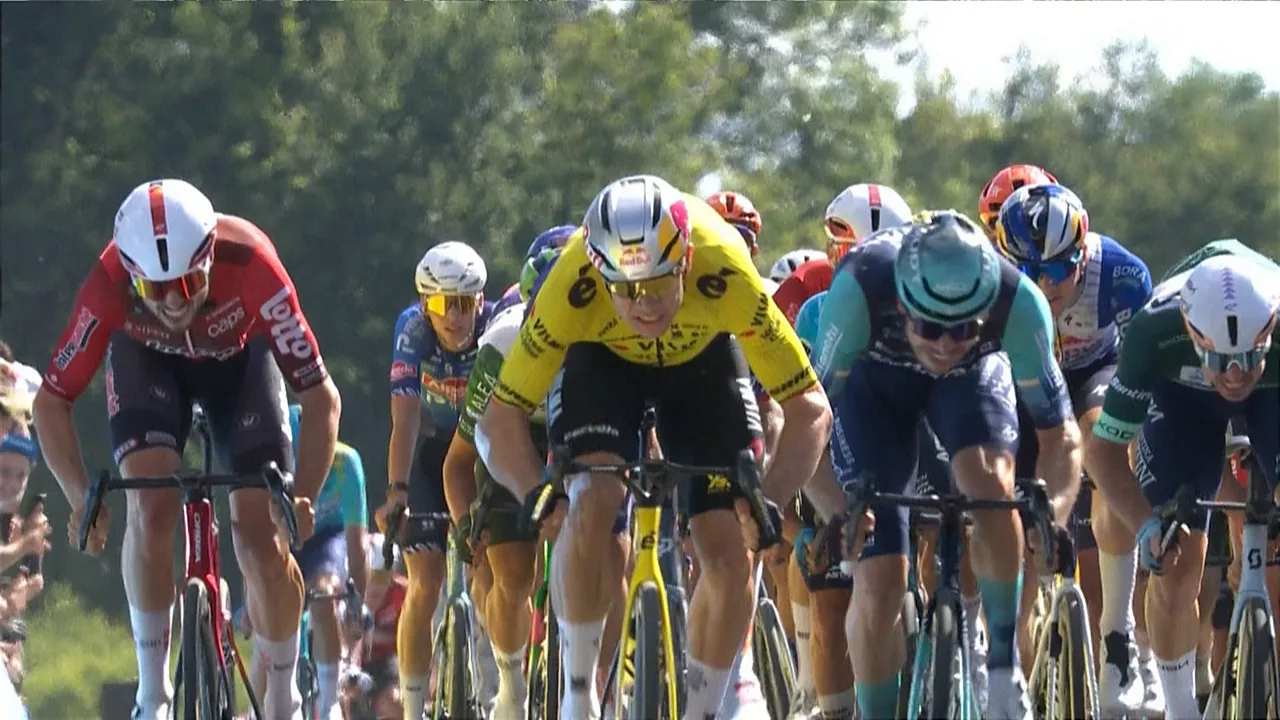 Van Aert gana una etapa en el Tour Auvernia-Ródano-Alpes