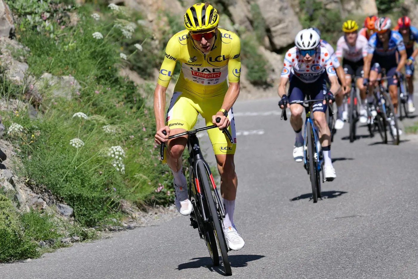 Tadej Pogacar lanza un ataque a Jonas Vingegaard