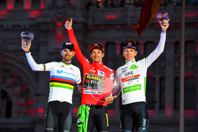 Alejandro Valverde, Primoz Roglic y Tadej Pogacar en el podio de la Vuelta a España 2019